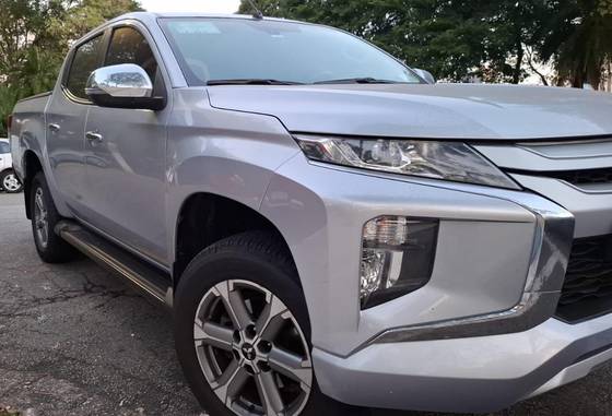 MITSUBISHI L200 TRITON 2.4 16V TURBO DIESEL SPORT HPE CD 4P 4X4 AUTOMÁTICO MITSUBISHI L200 TRITON 2.4 16V TURBO DIESEL SPORT HPE CD 4P 4X4 AUTOMÁTICO